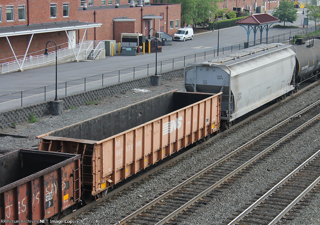 Eastbound mixed freight